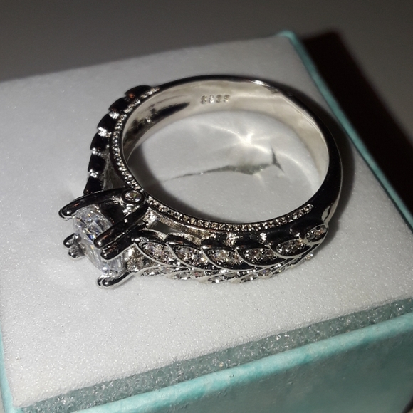 Sterling silver white sapphire ring size 7 - Picture 4 of 5